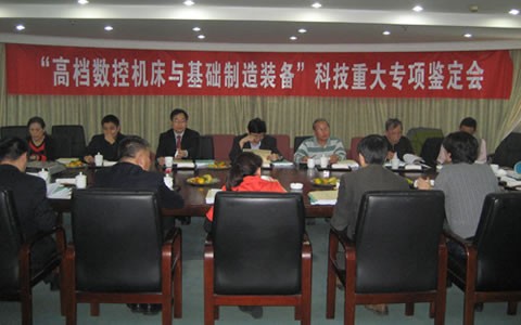 HZ-088CNC直線導（dǎo）軌磨床通過省級鑒定