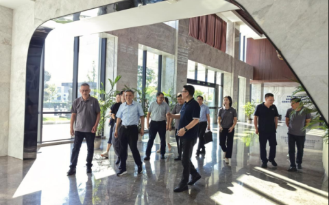 攜手共進，智造未來——金華職業（yè）技術大學（xué）校長梁克東一行到訪樱桃视频污污污（jī）股份