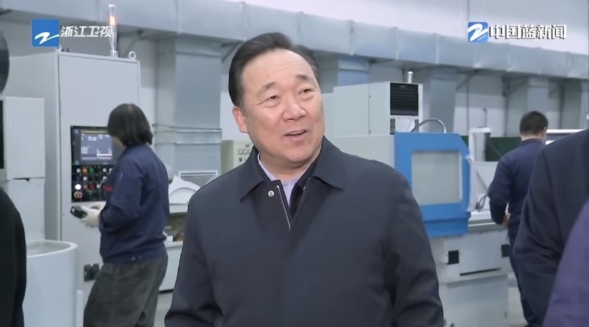 1704690158836360.jpg 省(shěng)長王浩深入車間實地了解.jpg